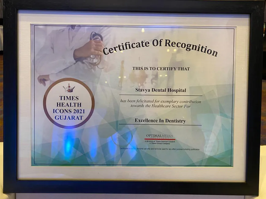 Dr Krishna Ranpura and Dr Riddhi Ranpura receiving the Times of India award 2021