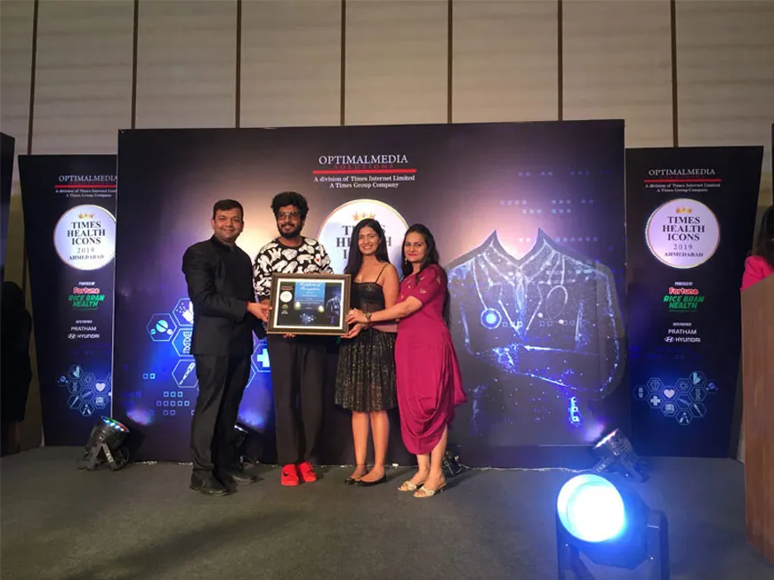 Stavya Dental Hospital receiving the Times of India award 2019